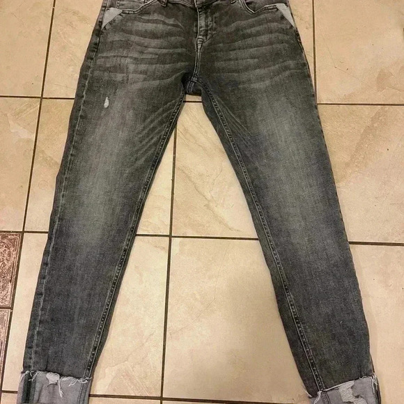 Original Zhrill Jeans Mid Rise denim cropped bottom comfortable & stylish. - Picture 8 of 15